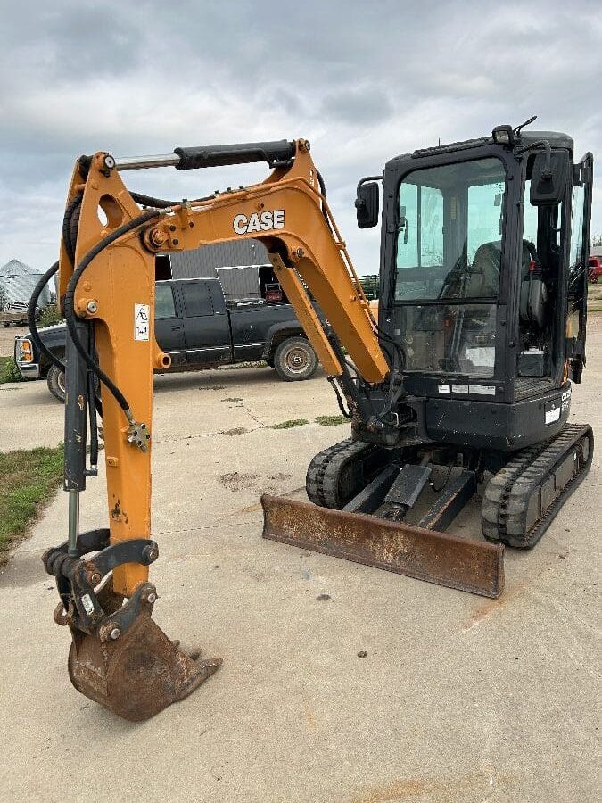 Flat Fee Farm Equipment Auction 2017 Case CX26C Mini Excavator