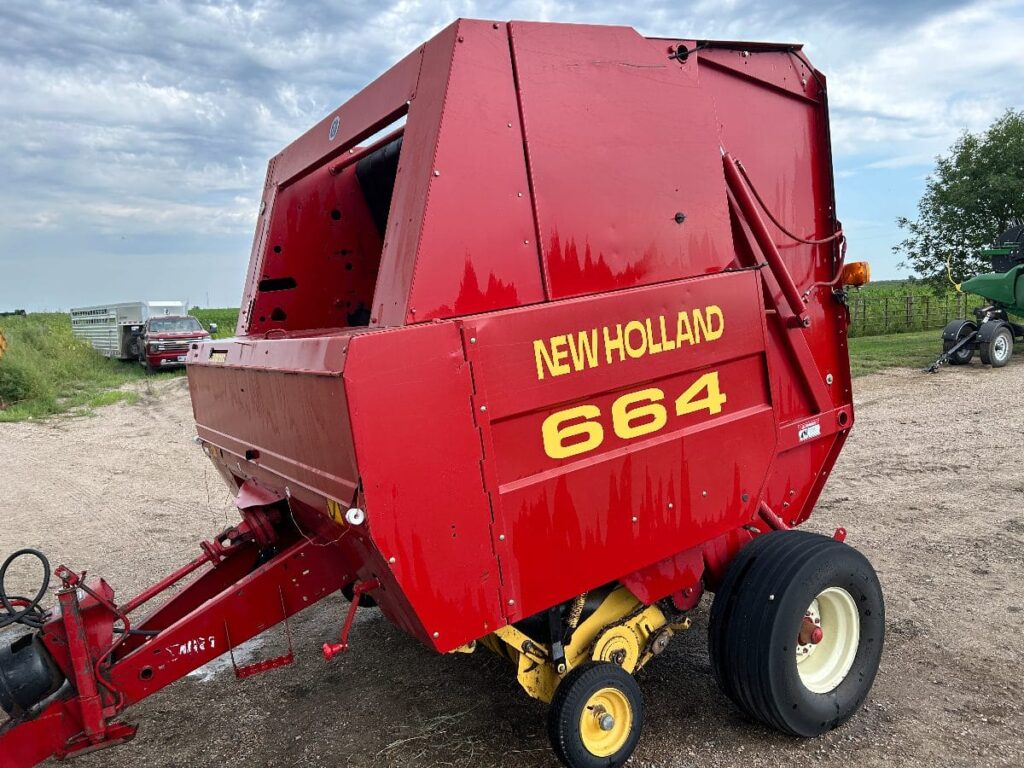 1998 New Holland 664 Round Baler